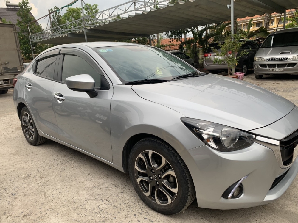 Bán Mazda 2 2017, màu bạc, đúng chất, giá TL, hổ trợ góp