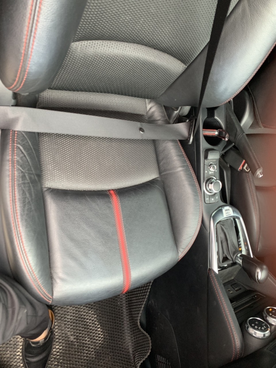Bán Mazda 2 2017, màu bạc, đúng chất, giá TL, hổ trợ góp