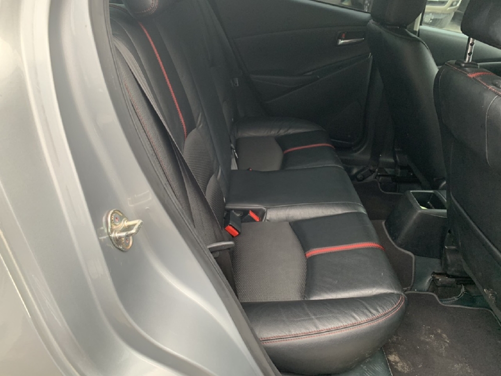 Bán Mazda 2 2017, màu bạc, đúng chất, giá TL, hổ trợ góp