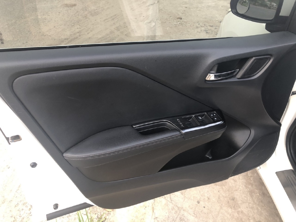 Bán Honda City Top 2018, màu trắng, đúng chất, giá TL, hổ trợ góp