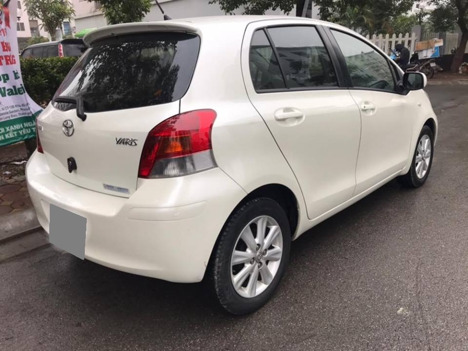 Bán Toyota Yaris 1.5 sx 2013 tự động nhập thái Trắng thể thao.