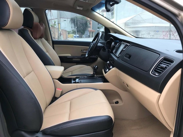 Cần bán xe ô tô Sedona 3.3, sản xuất 2016, số tự động máy xăng Full option
