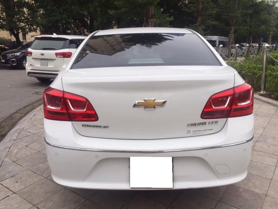 bán xe Cruze LTZ 2018, số tự động, màu trắng còn mới tinh đẹp