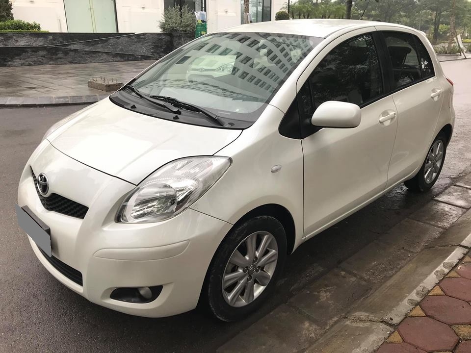 Bán Toyota Yaris 1.5 sx 2013 tự động nhập thái Trắng thể thao.