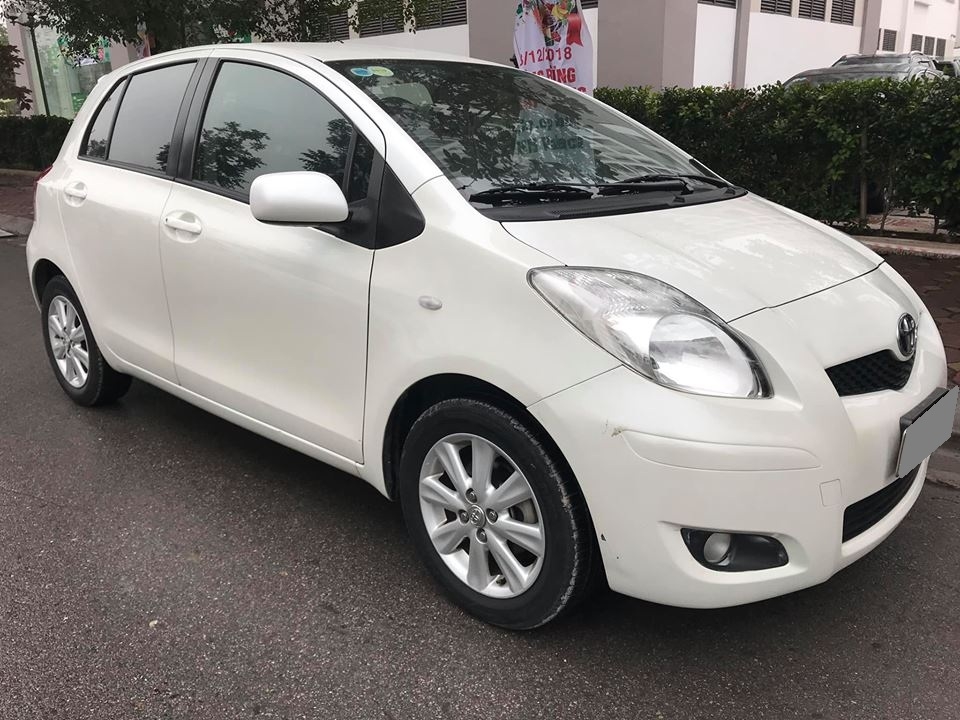 Bán Toyota Yaris 1.5 sx 2013 tự động nhập thái Trắng thể thao.