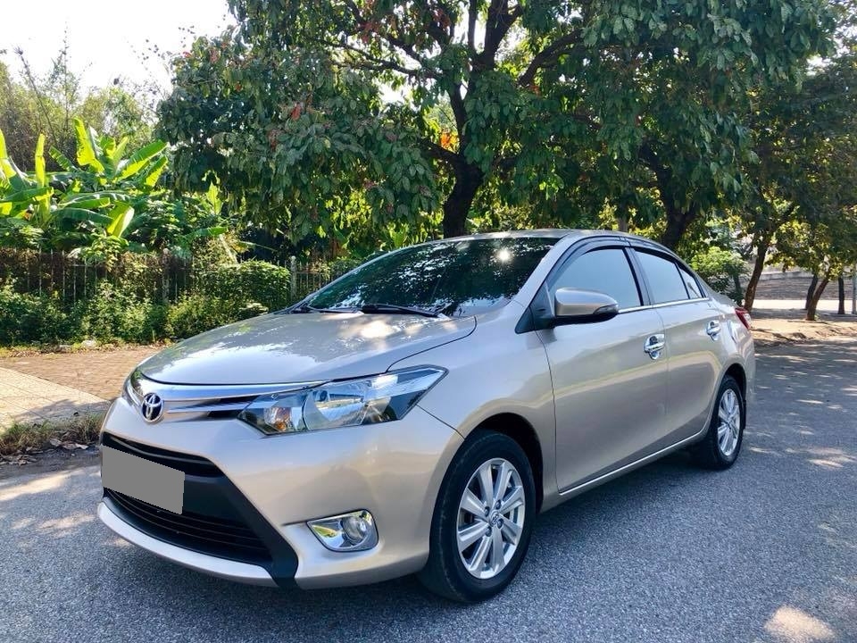 Bán Toyota Vios E 2016 tự động vàng cát chính chủ sử dụng.