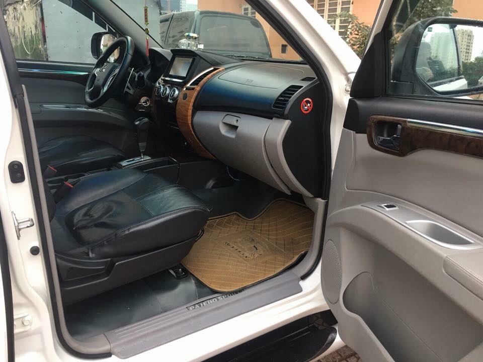 Pajero 2017, số tự động, máy xăng. màu trắng mới tinh