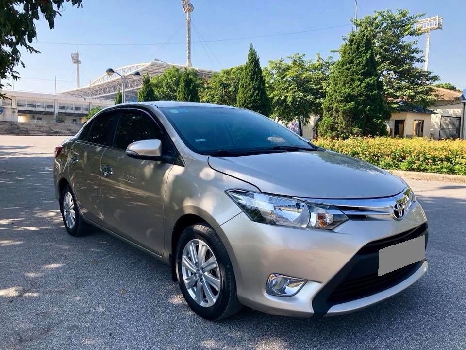 Bán Toyota Vios E 2016 tự động vàng cát chính chủ sử dụng.