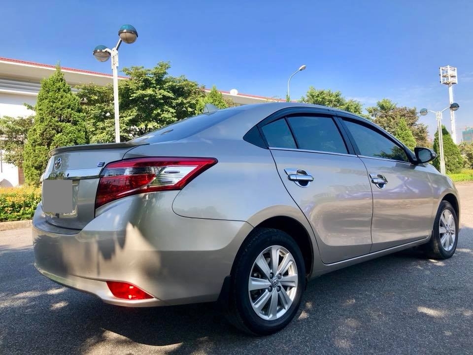 Bán Toyota Vios E 2016 tự động vàng cát chính chủ sử dụng.
