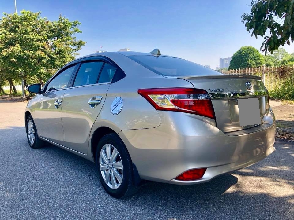 Bán Toyota Vios E 2016 tự động vàng cát chính chủ sử dụng.