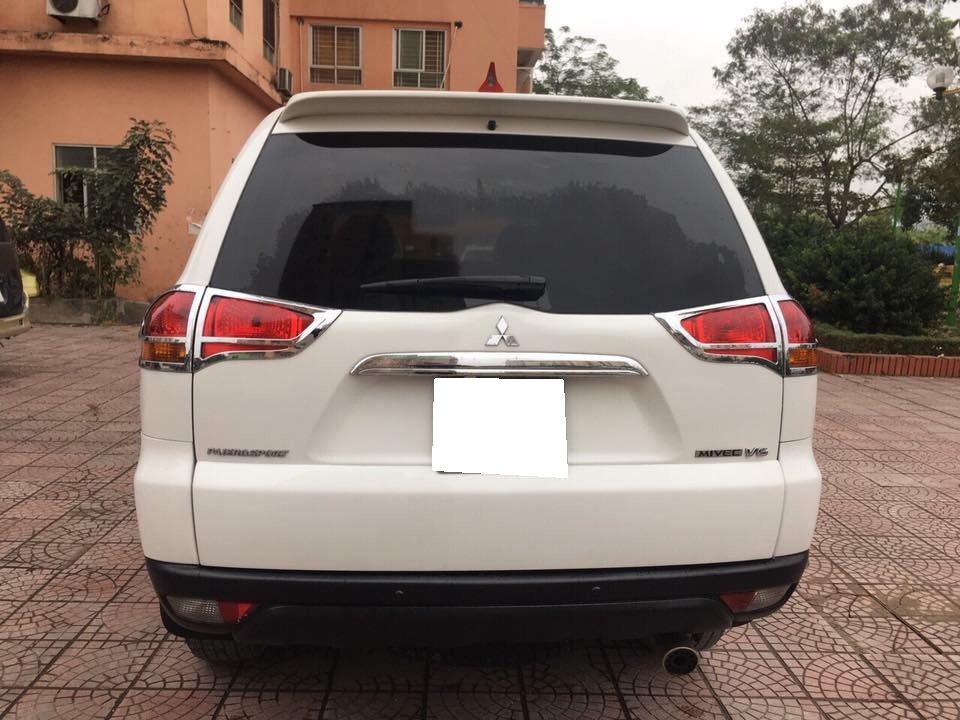 Pajero 2017, số tự động, máy xăng. màu trắng mới tinh
