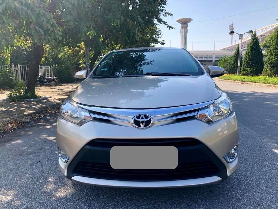 Bán Toyota Vios E 2016 tự động vàng cát chính chủ sử dụng.