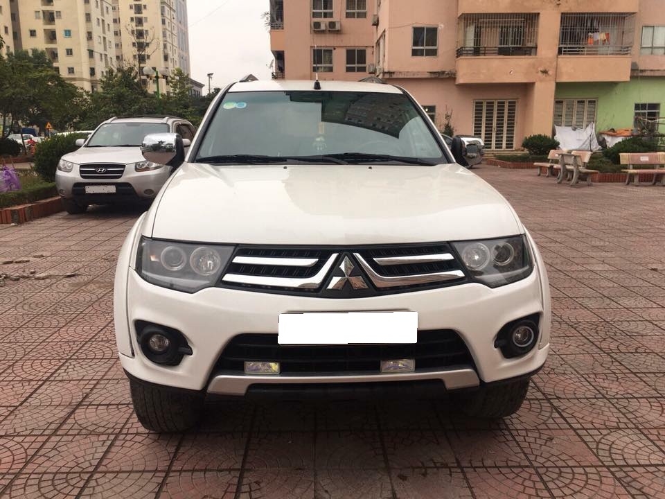Pajero 2017, số tự động, máy xăng. màu trắng mới tinh
