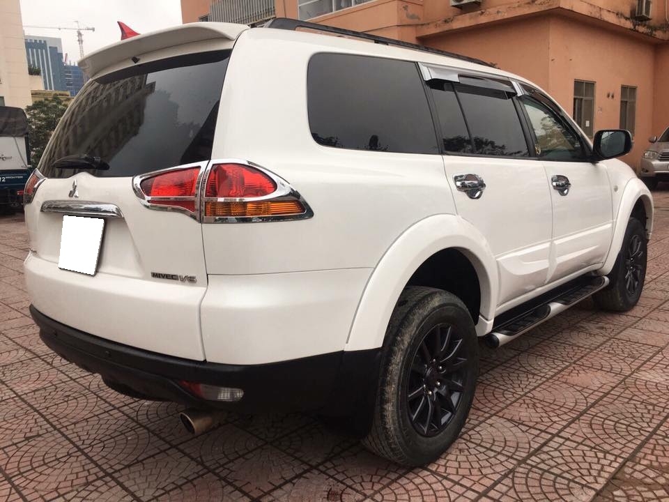 Pajero 2017, số tự động, máy xăng. màu trắng mới tinh