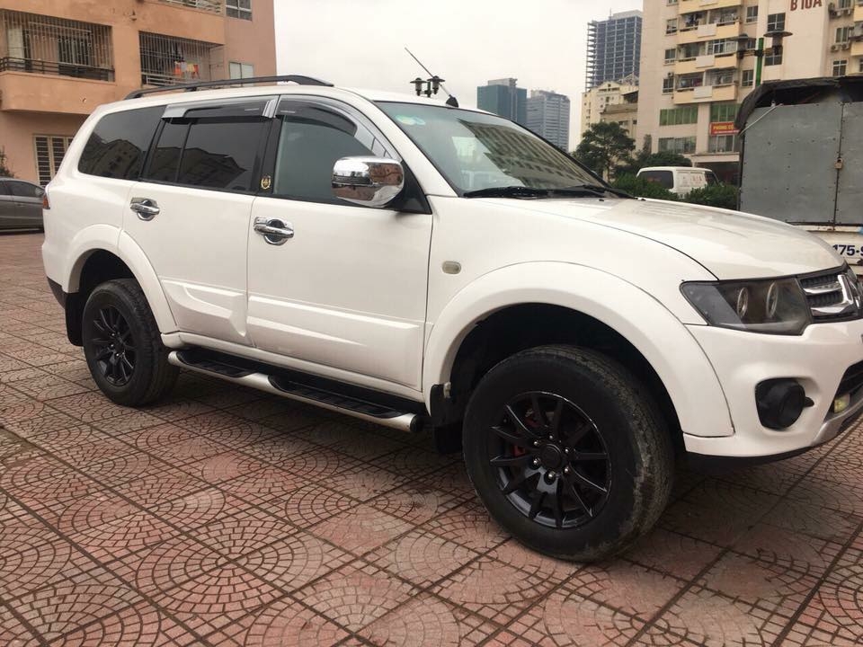 Pajero 2017, số tự động, máy xăng. màu trắng mới tinh