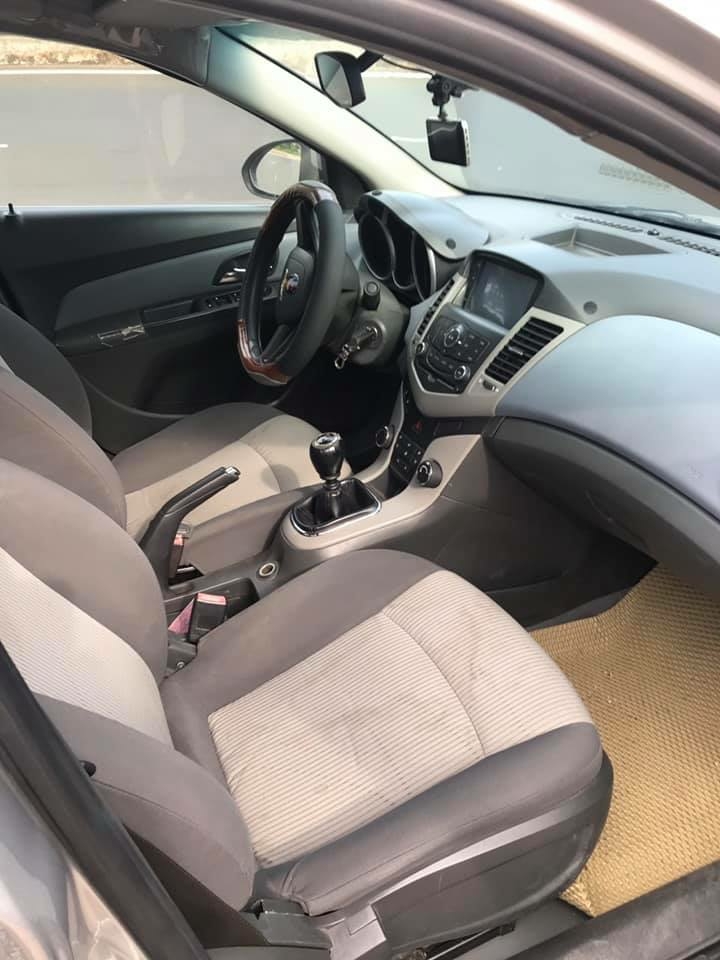 Cruze đời 2012 số sàn màu bạc