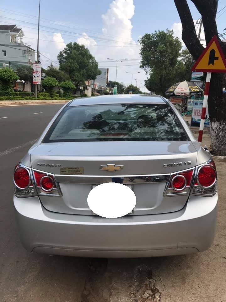 Cruze đời 2012 số sàn màu bạc