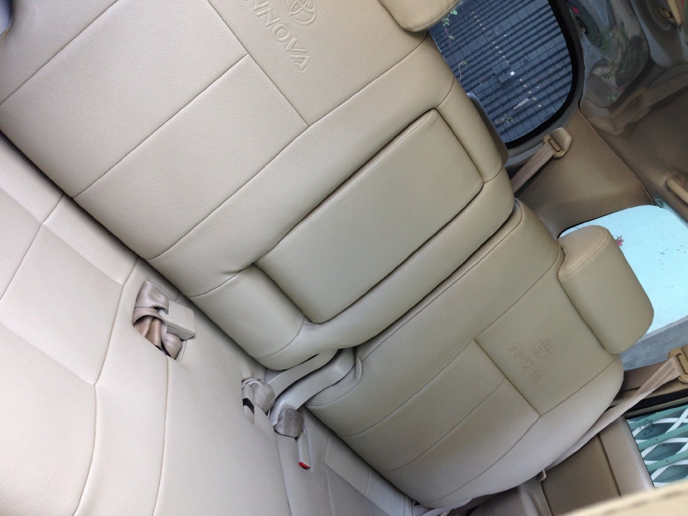 Kẹt tiền bán xe Toyota Innova G số sàn 2012 màu nâu vàng