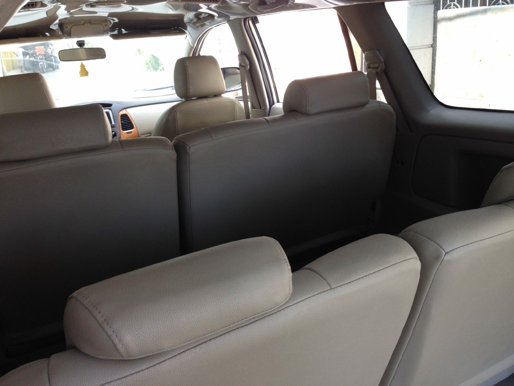 Kẹt tiền bán xe Toyota Innova G số sàn 2012 màu nâu vàng