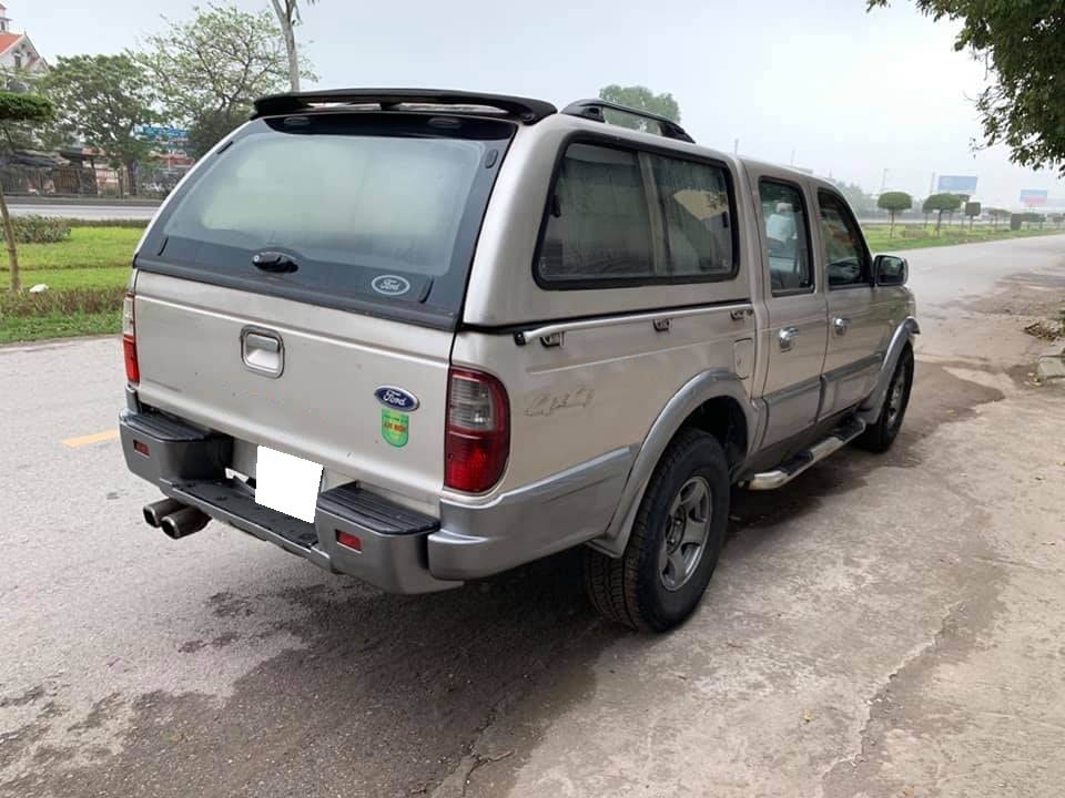 Gia đình cần bán Ranger XLT, 2005, số sàn máy dầu, màu bạc