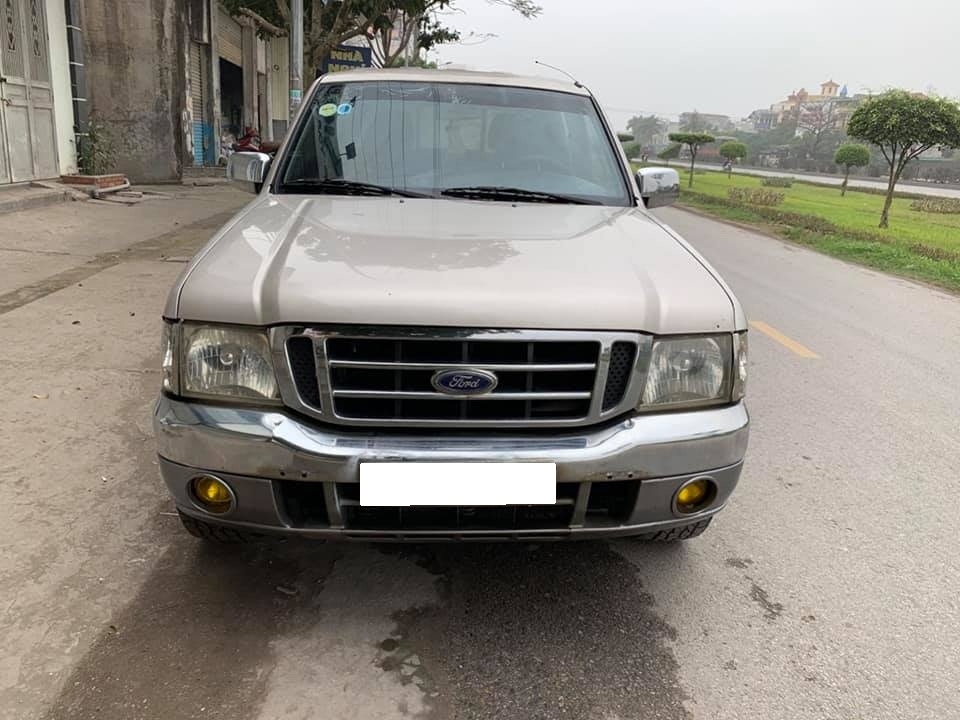 Gia đình cần bán Ranger XLT, 2005, số sàn máy dầu, màu bạc