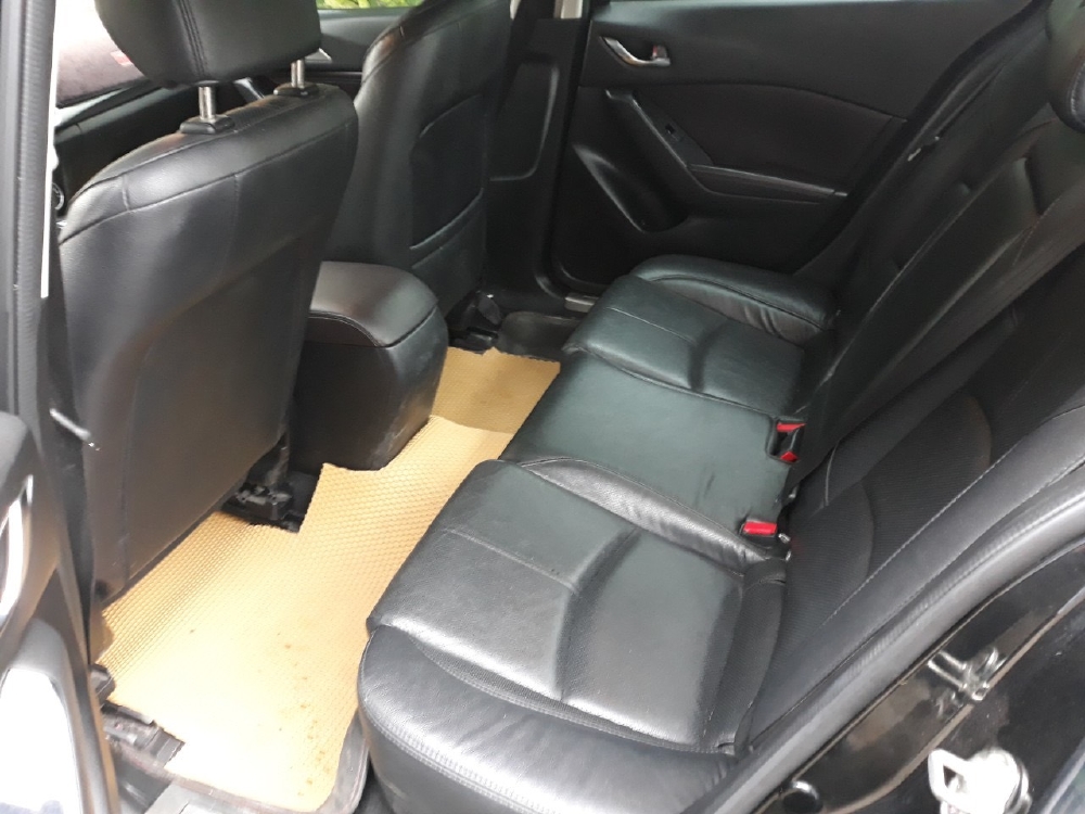 Bán Mazda 3 1.5 sedan 2018, màu đen, đúng chất, giá TL, hổ trợ góp