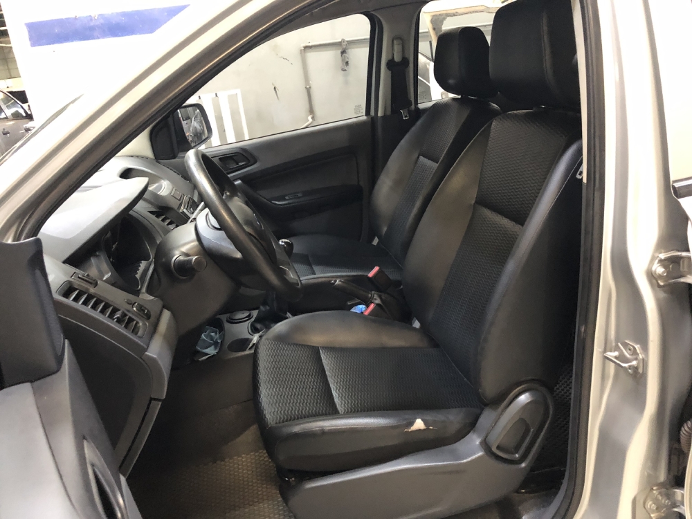 Ranger XL 4x4, MT, 2014, màu bạc, mua bán tại hãng