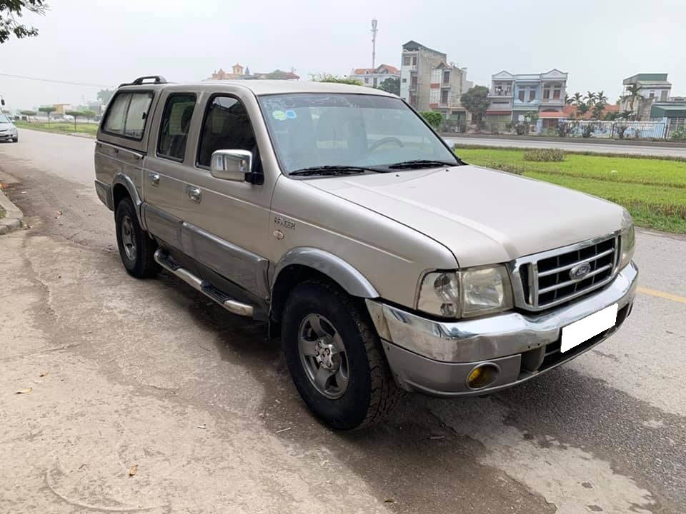 Gia đình cần bán Ranger XLT, 2005, số sàn máy dầu, màu bạc