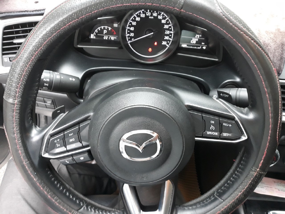 Bán Mazda 3 1.5 sedan 2018, màu đen, đúng chất, giá TL, hổ trợ góp