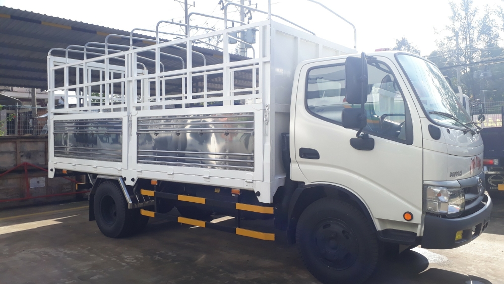 Xe Tải Hino 3.5 Tấn Thùng Mui Bạt