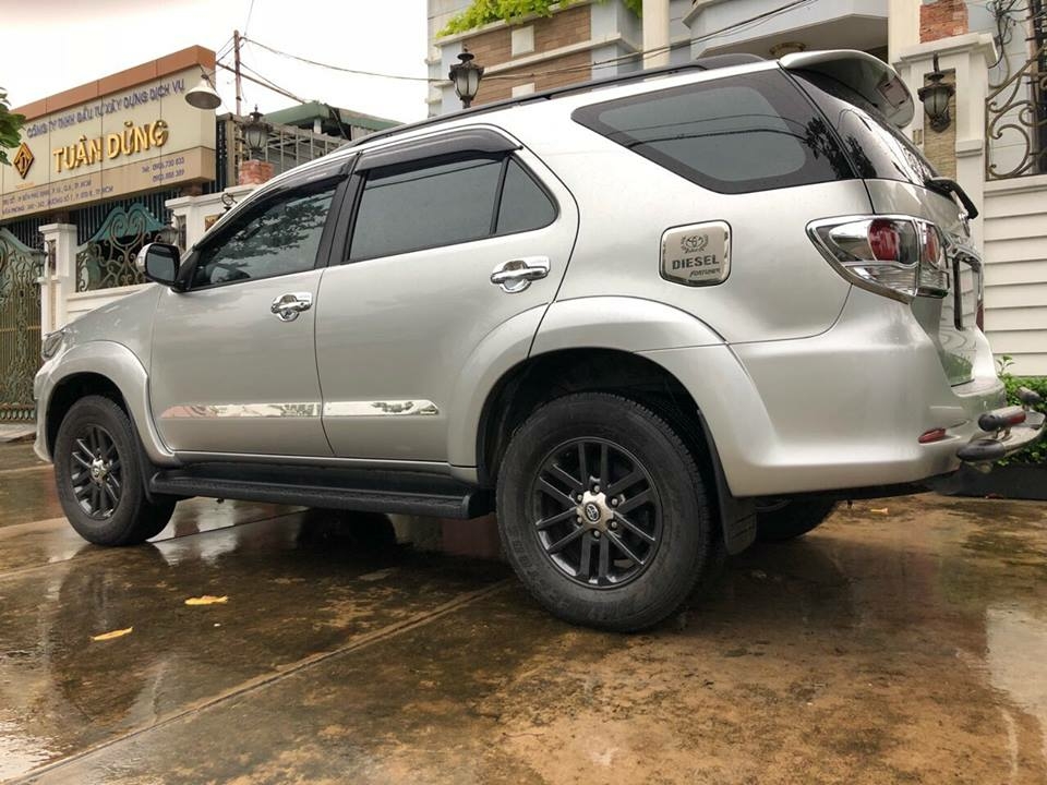 Bán Xe Fortuner màu bạc  2015 máy dầu xe chính chủ. Xe mình đi kỹ