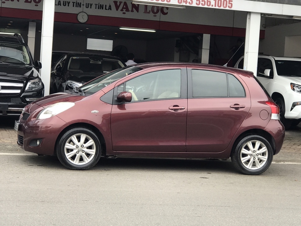 Toyota Yaris 2009 đỏ