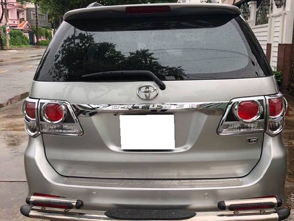 Bán Xe Fortuner màu bạc  2015 máy dầu xe chính chủ. Xe mình đi kỹ