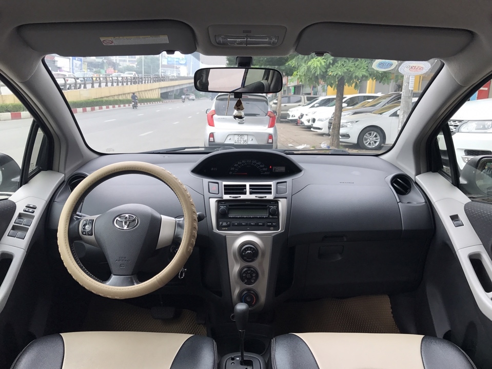 Toyota Yaris 2009 đỏ