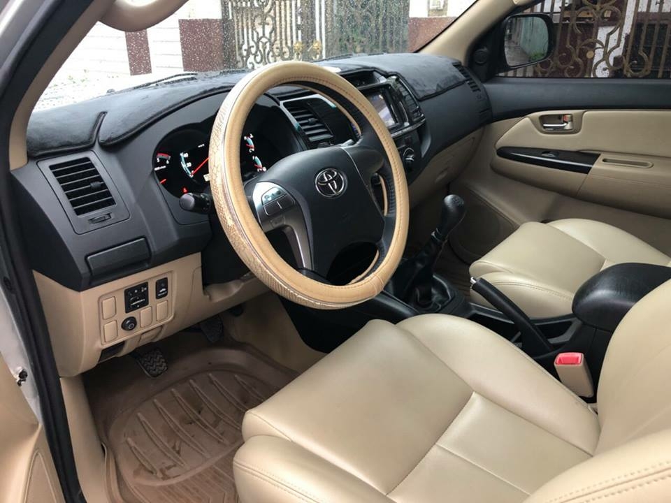 Bán Xe Fortuner màu bạc  2015 máy dầu xe chính chủ. Xe mình đi kỹ