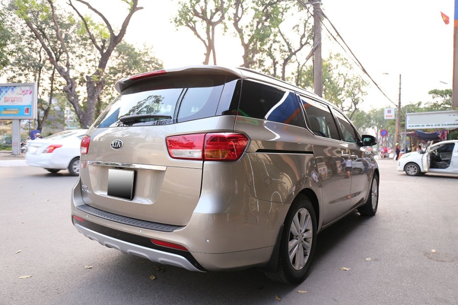 Gia đình cần bán Sedona 2018, số tự động, bản full 3.3L, màu vàng cát