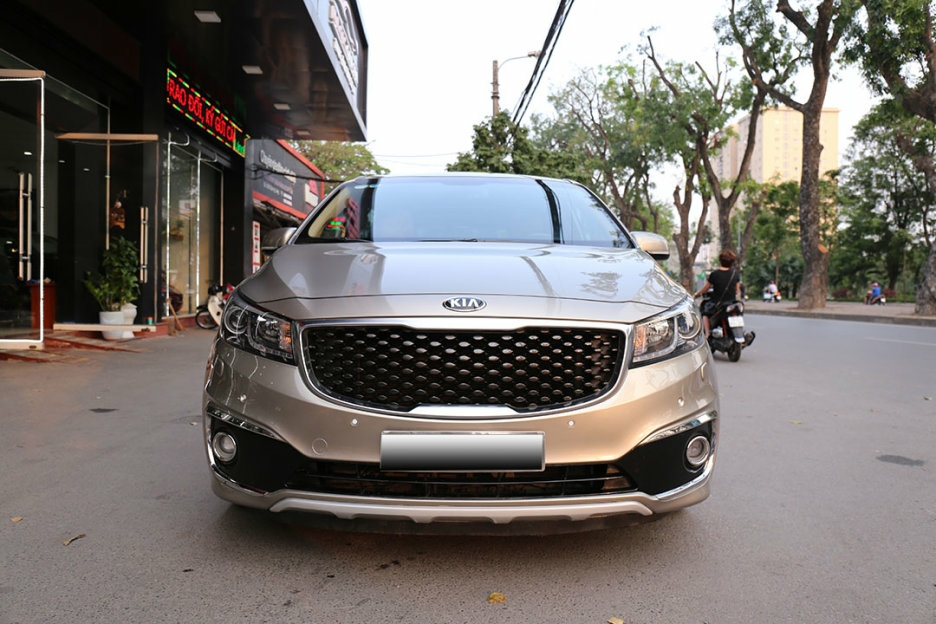 Gia đình cần bán Sedona 2018, số tự động, bản full 3.3L, màu vàng cát