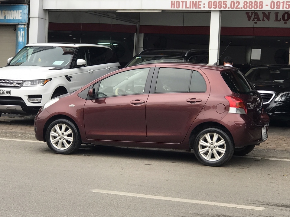 Toyota Yaris 2009 đỏ