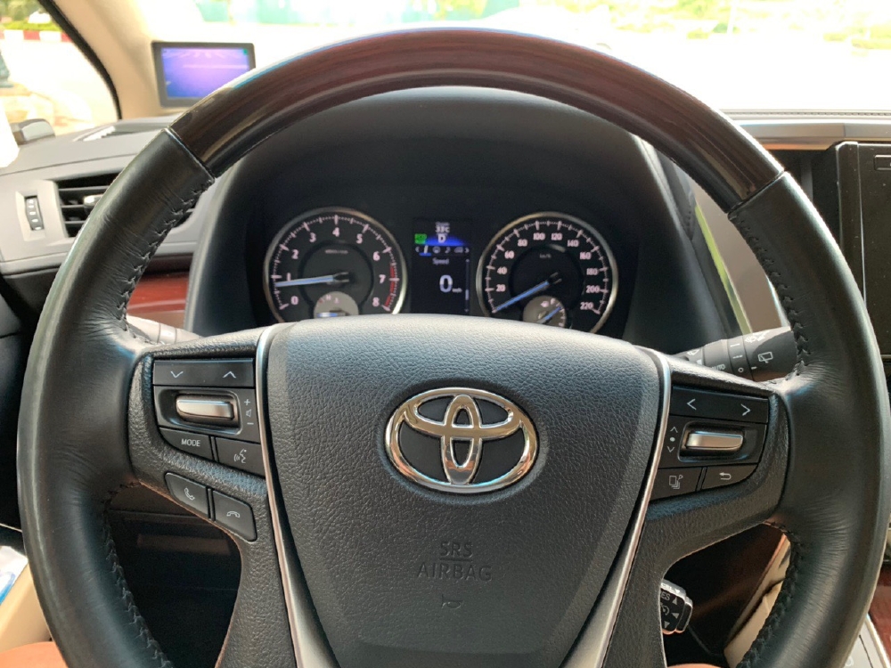 Toyota Alphard 2018 đen