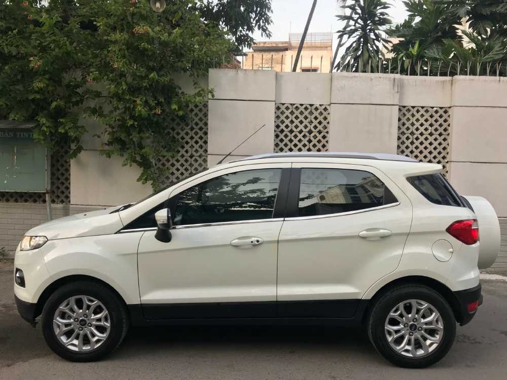 Cần bán xe Ford Ecosport 2017 Titanium số tự động màu trắng