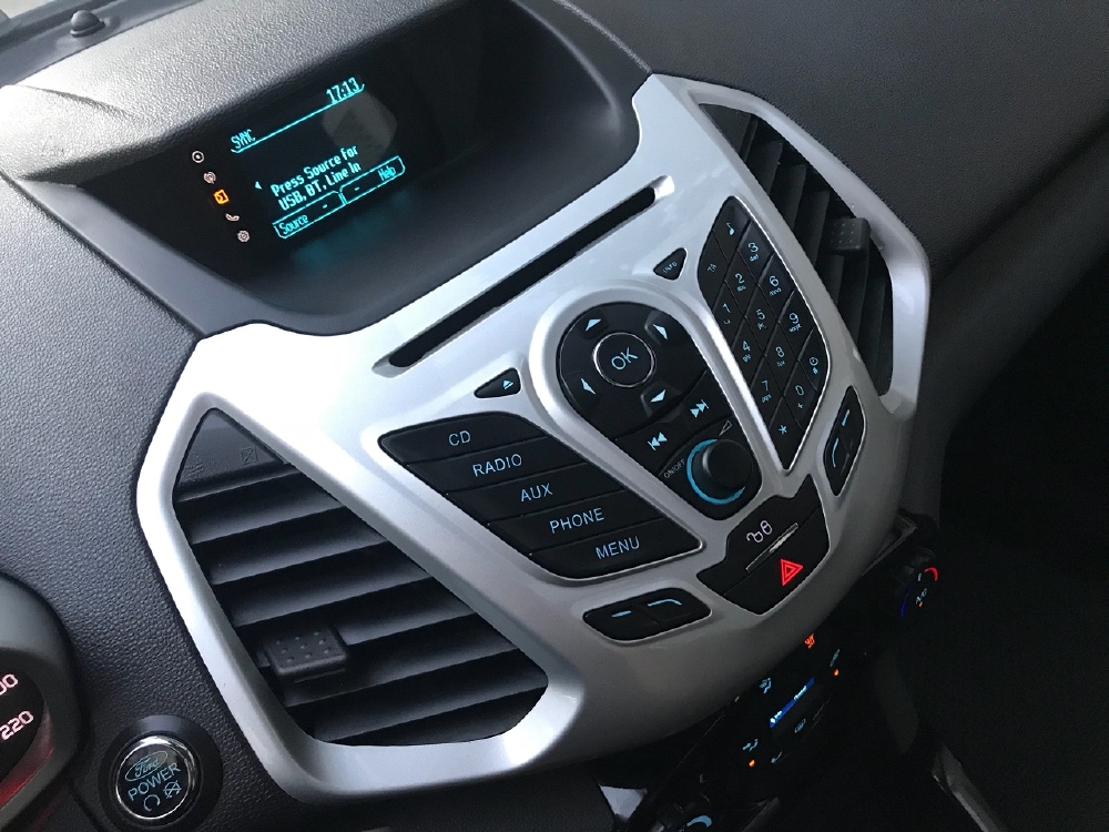 Cần bán xe Ford Ecosport 2017 Titanium số tự động màu trắng