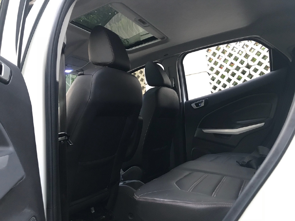 Cần bán xe Ford Ecosport 2017 Titanium số tự động màu trắng