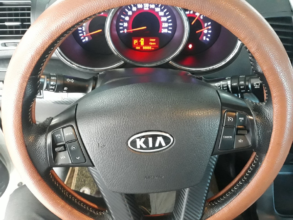 Bán Sorento 2.4AT 2012, màu trắng, biển TP, giá TL, hổ trợ góp