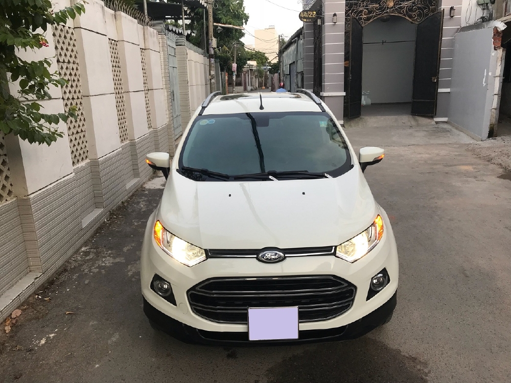 Cần bán xe Ford Ecosport 2017 Titanium số tự động màu trắng