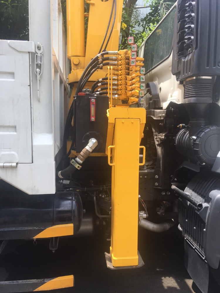 Hino FG8JP7A Thùng lững gắn cẩu SCS525