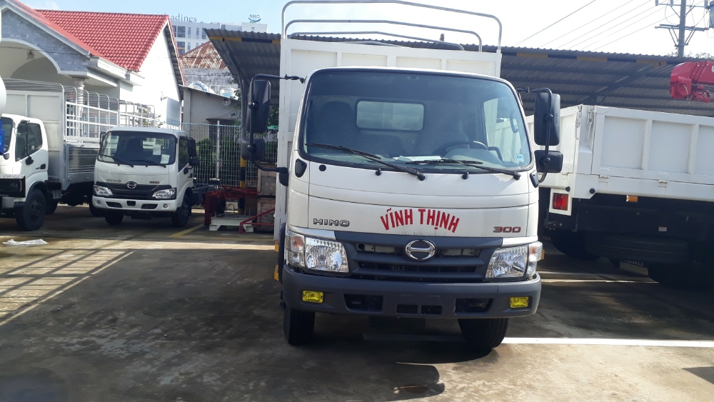 Giá Xe Tải Hino 3.5 Tấn Thùng Mui Bạt Dài 5.8m  Giao Xe Ngay