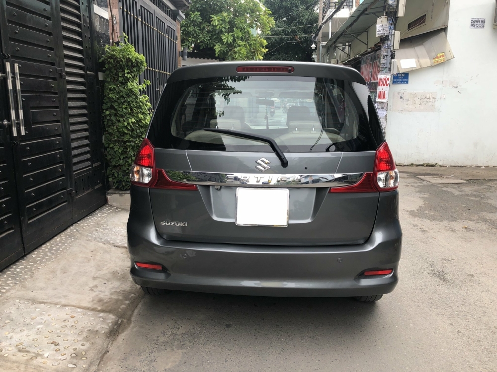 Cần bán xe Suzuki Ertiga 2017 số tự động màu xám chì