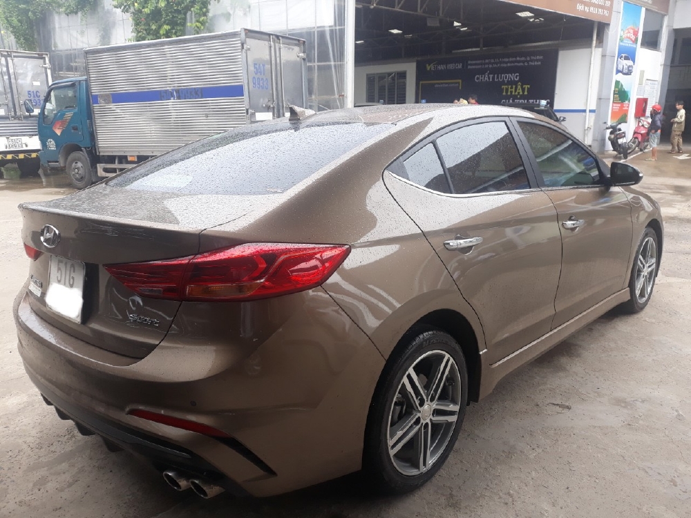 Hãng bán Elantra turbo 2018, màu nâu, đúng chất, biển TP, giá TL