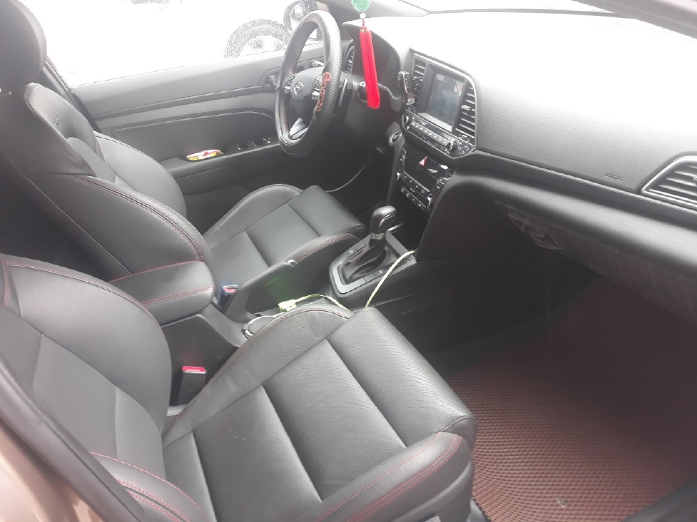 Hãng bán Elantra turbo 2018, màu nâu, đúng chất, biển TP, giá TL