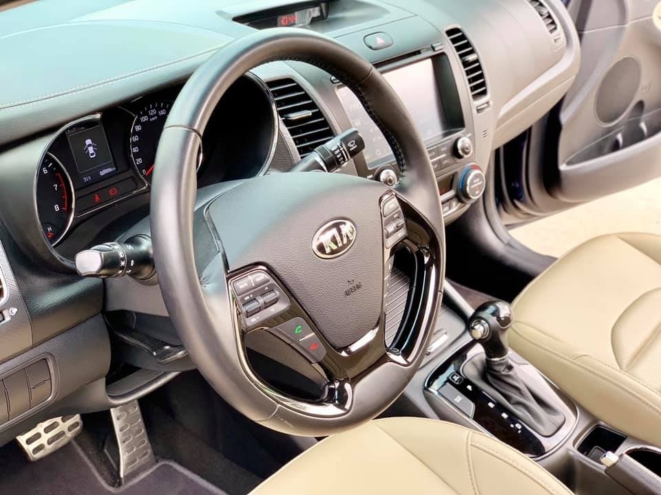Cần bán xe Cerato 2017 số tự động, màu xanh